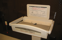 多目的トイレ内ベビーシート